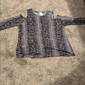 Maurice’s size 1 cold shoulder top